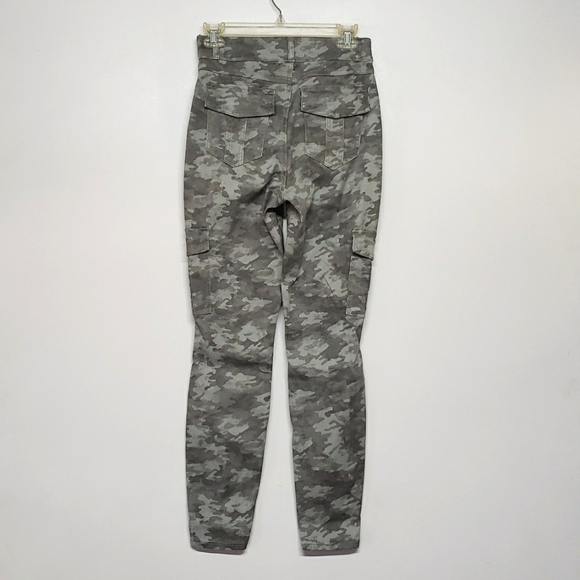 SPANX Stretch Twill Ankle Cargo Pant Stone Wash Camo Women's Size Medium - Picture 5 of 16